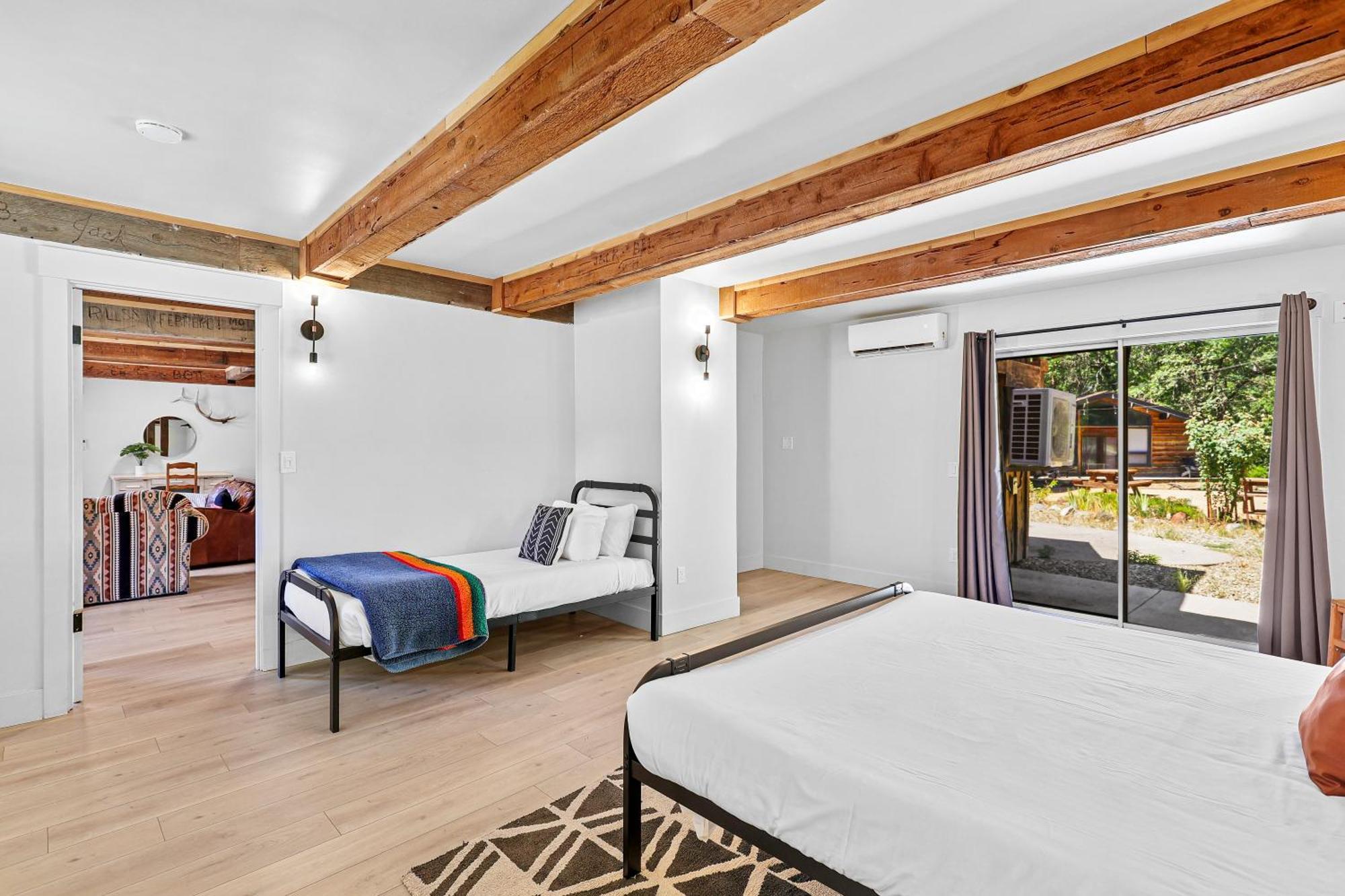 Basecamp Lodge เมาท์แชสตา ห้อง รูปภาพ