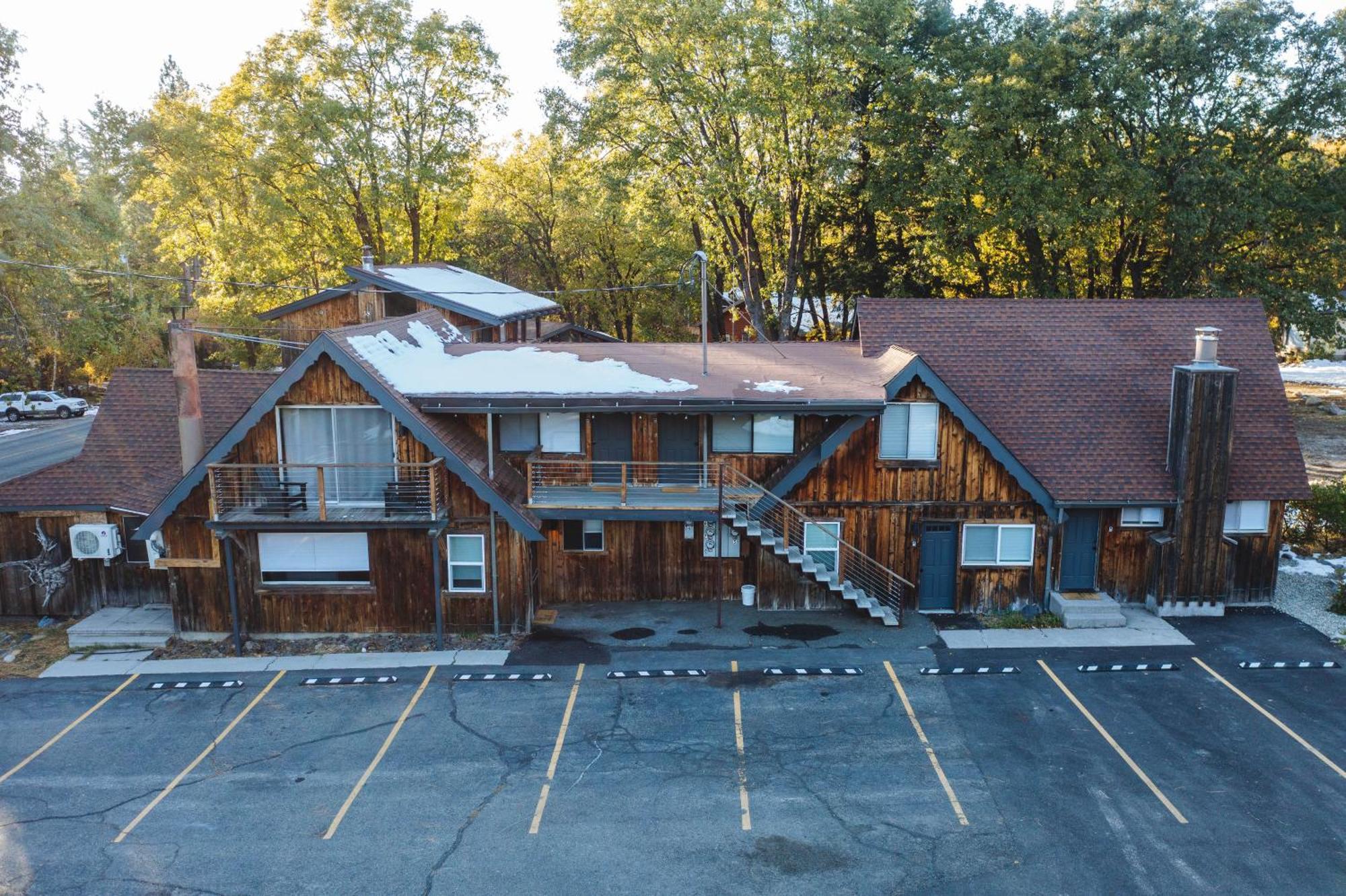 Basecamp Lodge เมาท์แชสตา ภายนอก รูปภาพ