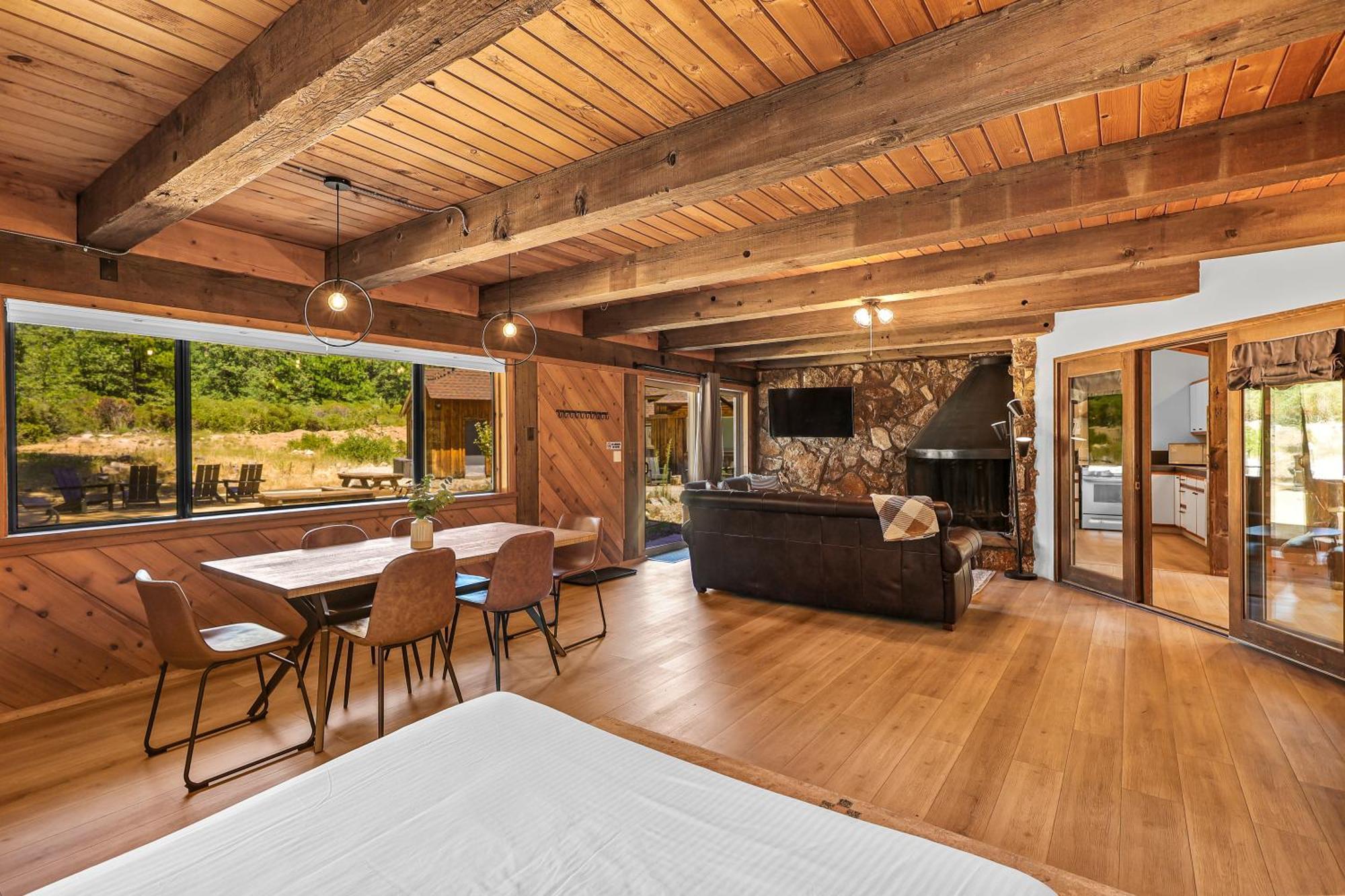 Basecamp Lodge เมาท์แชสตา ภายนอก รูปภาพ