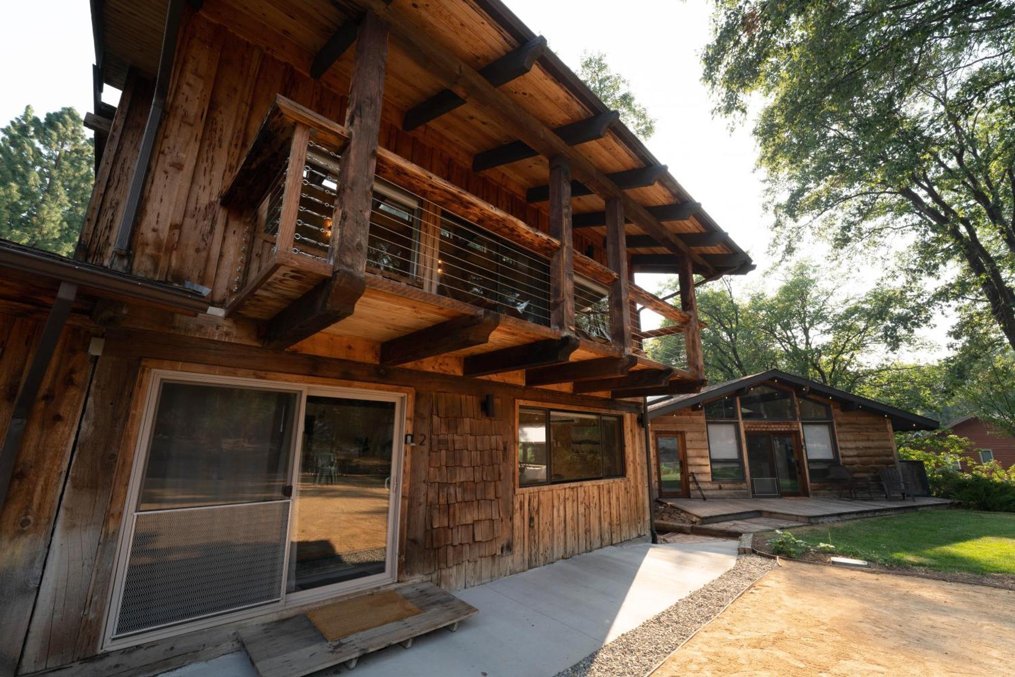 Basecamp Lodge เมาท์แชสตา ภายนอก รูปภาพ