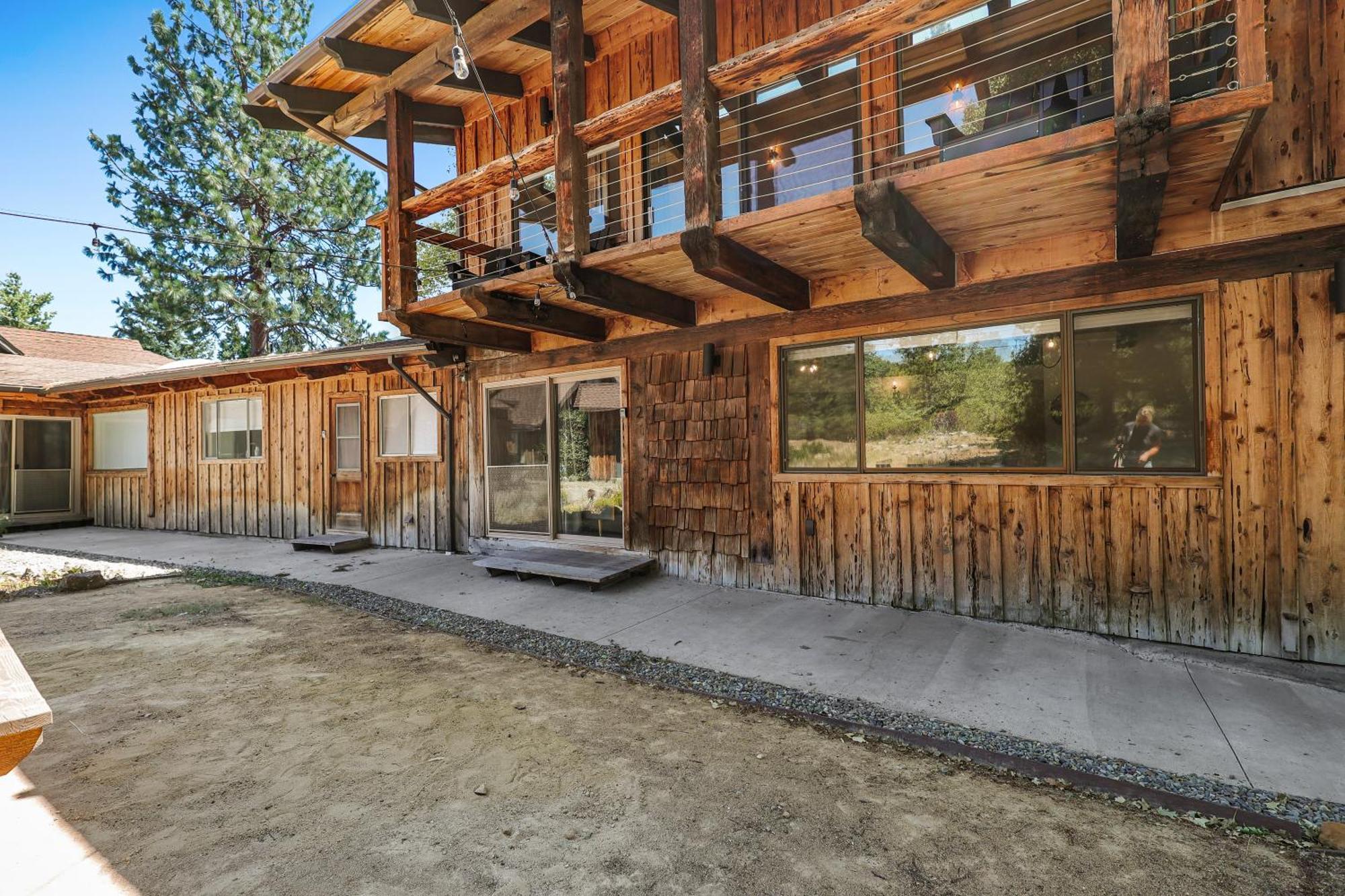 Basecamp Lodge เมาท์แชสตา ภายนอก รูปภาพ
