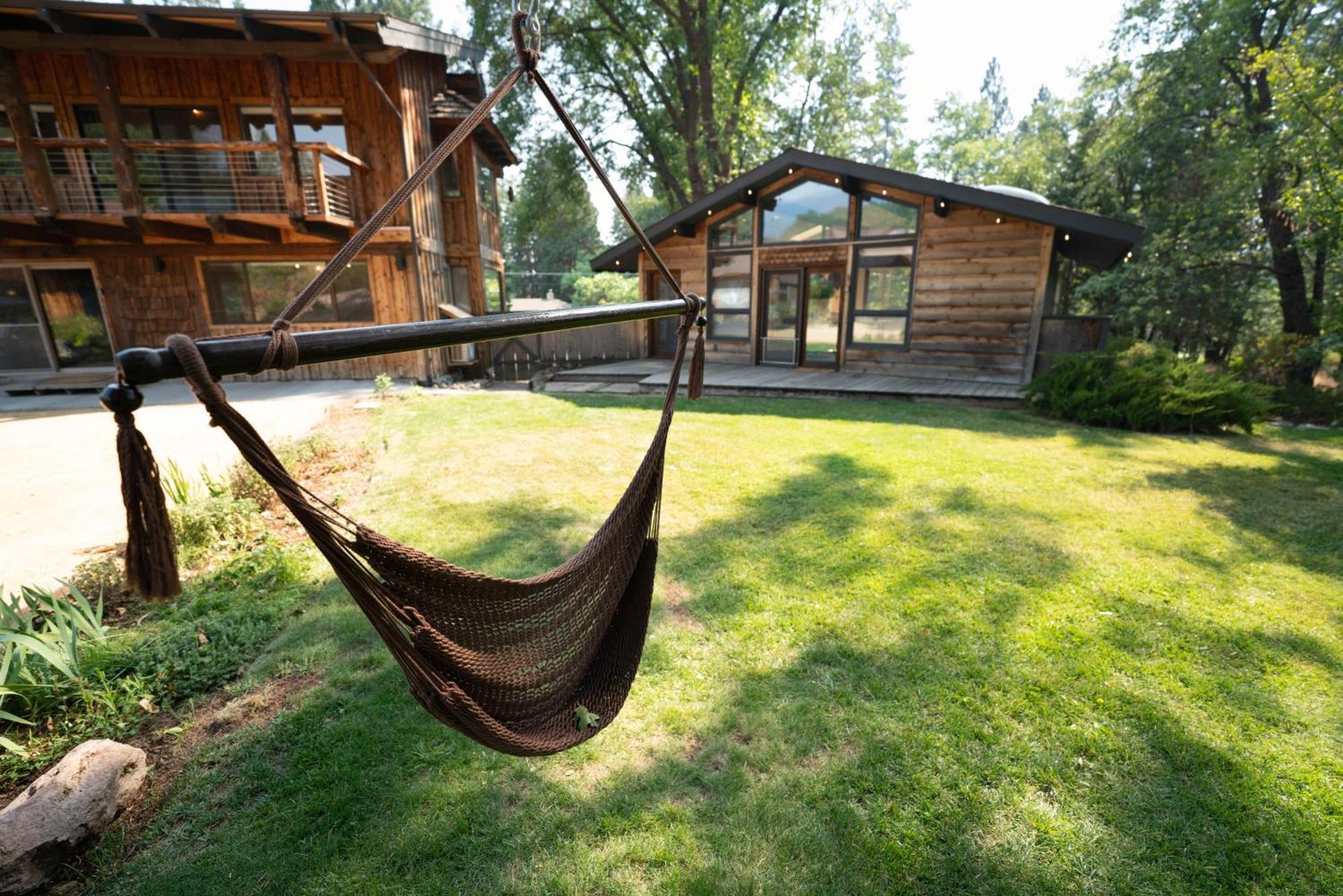 Basecamp Lodge เมาท์แชสตา ภายนอก รูปภาพ