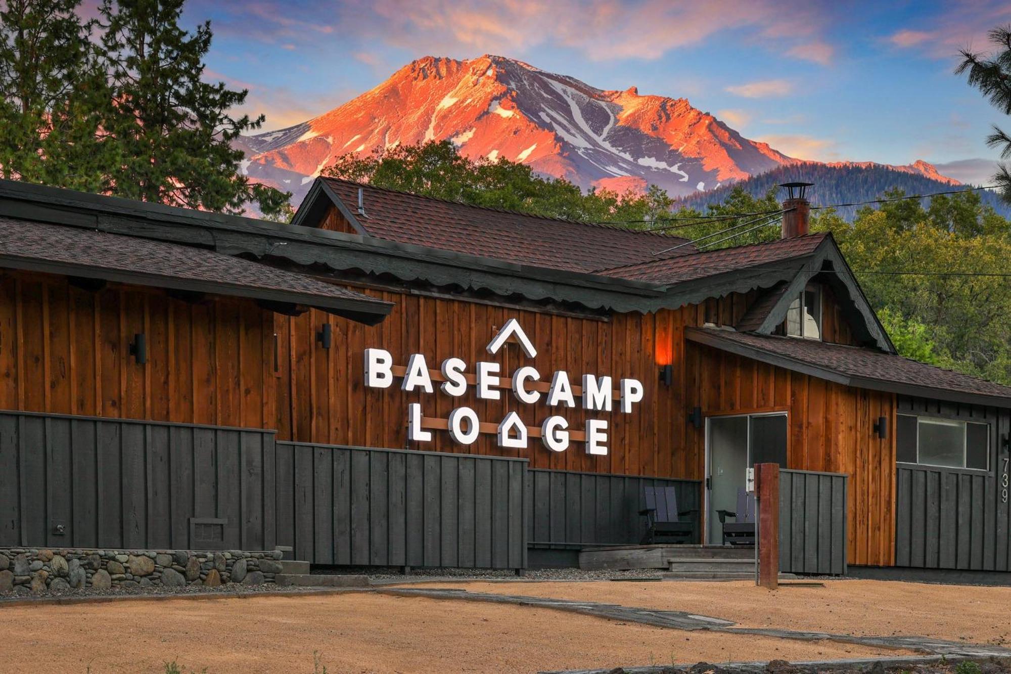 Basecamp Lodge เมาท์แชสตา ภายนอก รูปภาพ