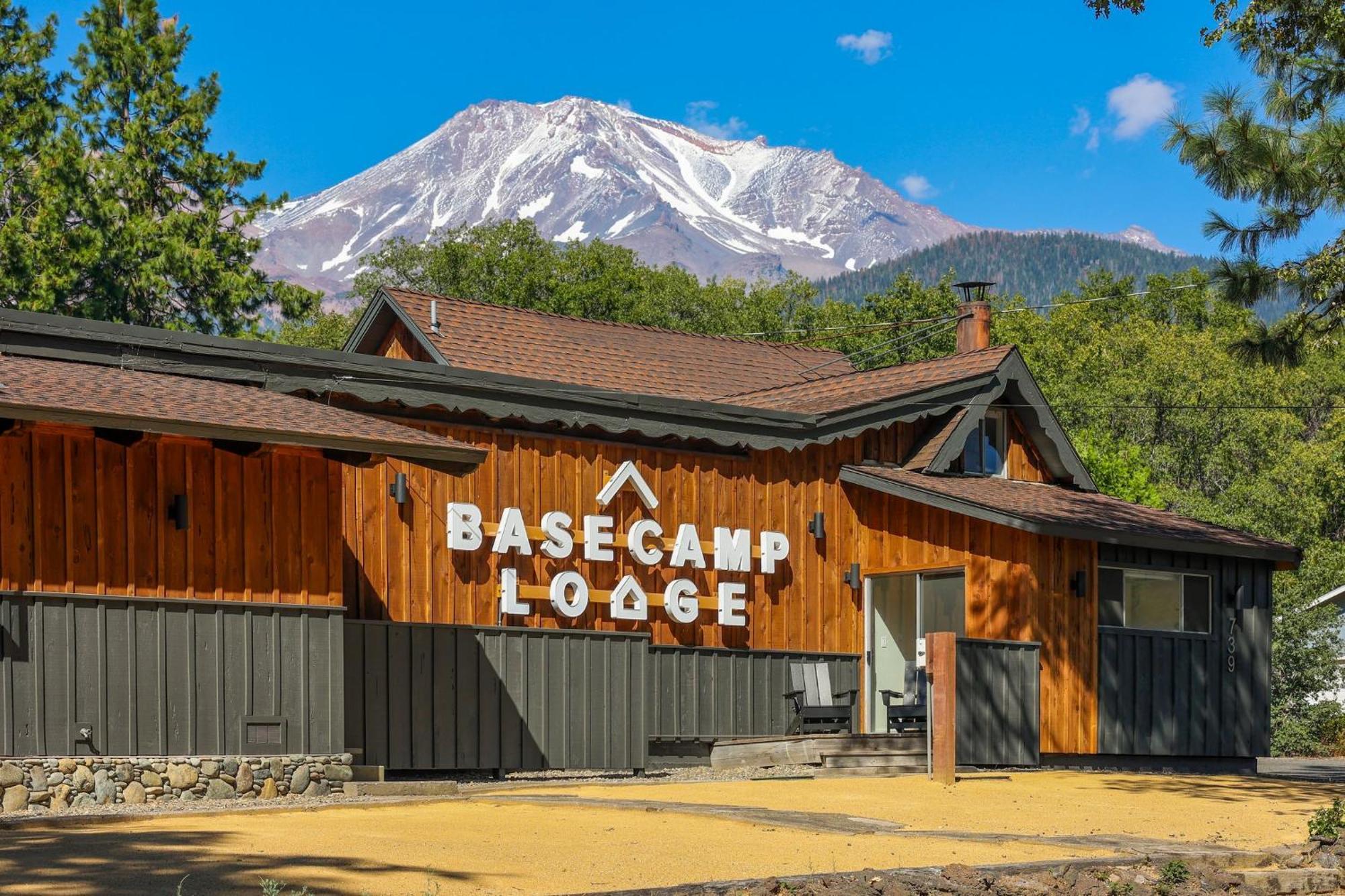 Basecamp Lodge เมาท์แชสตา ภายนอก รูปภาพ